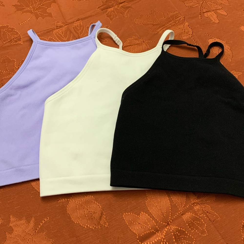Cropped sports bra
